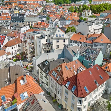 Apartment King Bed - Renovated 2024 - 2br Behind Bryggen *