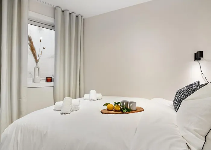 Apartment King Bed - Renovated 2024 - 2br Behind Bryggen Bergen