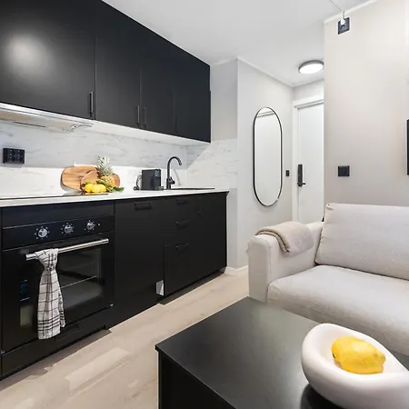 King Bed - Renovated 2024 - 2br Behind Bryggen Apartment Bergen