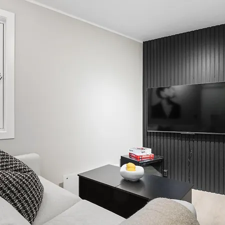 Apartment King Bed - Renovated 2024 - 2br Behind Bryggen Bergen