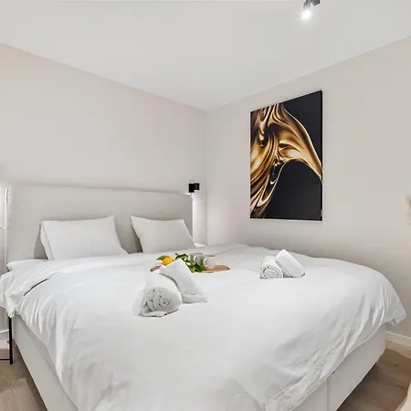 Apartment King Bed - Renovated 2024 - 2br Behind Bryggen
