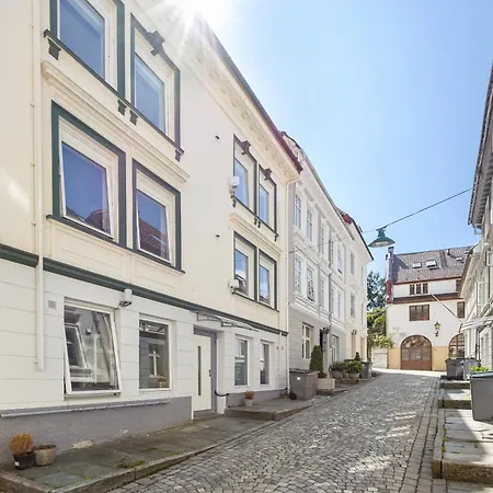 King Bed - Renovated 2024 - 2br Behind Bryggen Apartment *